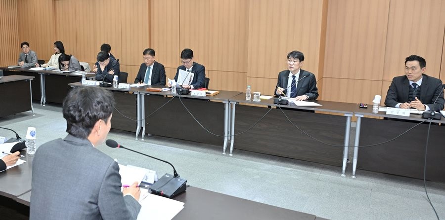 지난 16일 김정기 대구시장 권한대행 주재로 열린 주요 현안 점검보고회에서 독립기념관 분원 유치 추진 상황을 점검하고 있다. / 대구시 제공