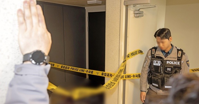 17일 부산 부산진구 한 아파트에서 50대 현직 항공사 기장 A 씨가 흉기에 찔려 숨진 채 발견된 가운데 경찰이 사건 현장을 통제하고 있다. 용의자 B 씨는 A 씨와 같은 항공사에서 근무했던 기장이며, 경찰은 범행 직후 달아난 용의자를 추적하고 있다. / 뉴스1