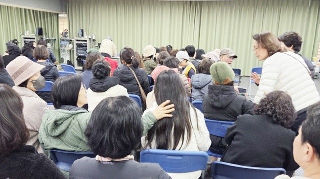 순천시 왕조1동 주민자치 프로그램 2분기 수강생 모집에 주민들의 발길이 이어지고 있다.