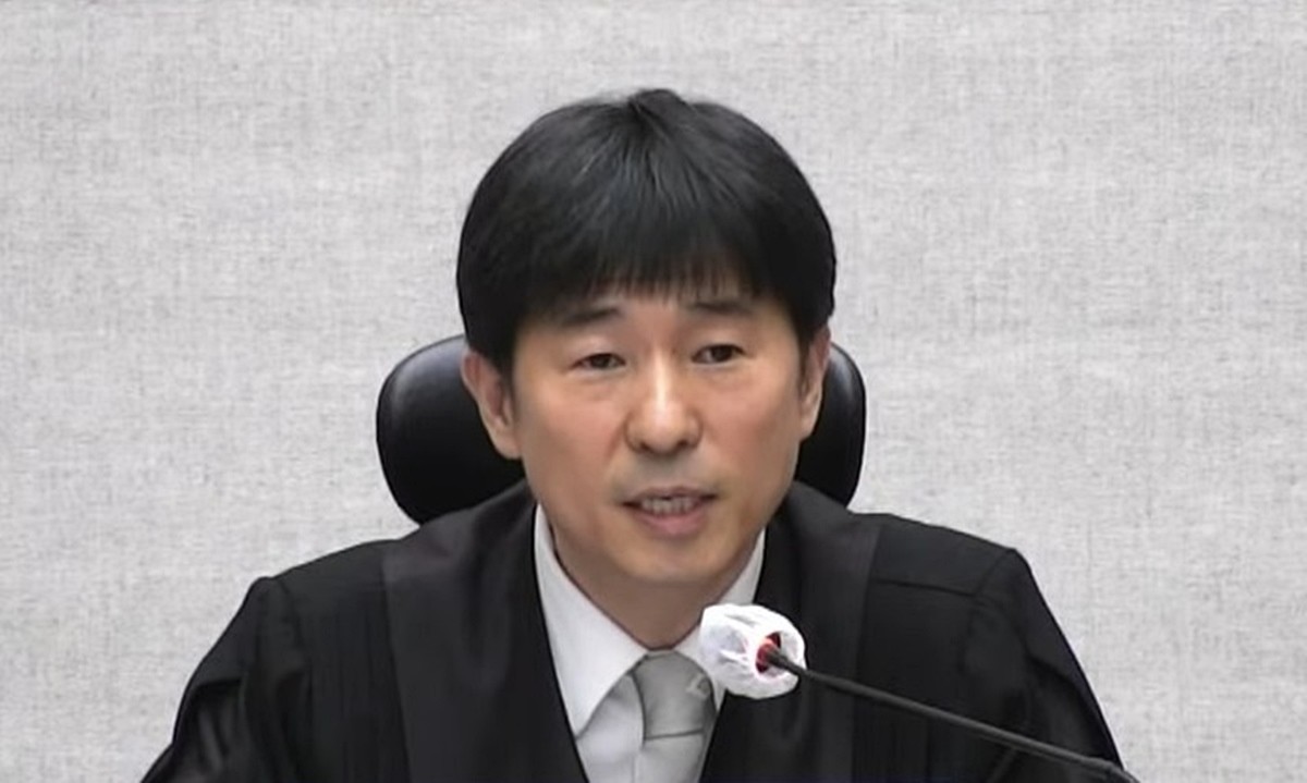 지귀연 부장판사 자료 사진.     조희대 대법원장에 이어 지귀연 부장판사도 법왜곡죄 수사 대상이 됐다.      지 부장판사와 조희대 대법원장의 법왜곡죄 사건이 서울경찰청 반부패수사대에 배당된 것으로 전해졌다.       / 서울중앙지법 제공-연합뉴스