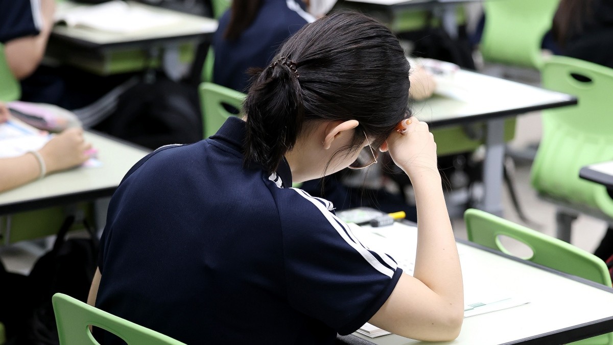 고등학교에서 학생들이 시험공부를 하고 있다. 기사의 이해를 돕기 위한 사진 / 뉴스1