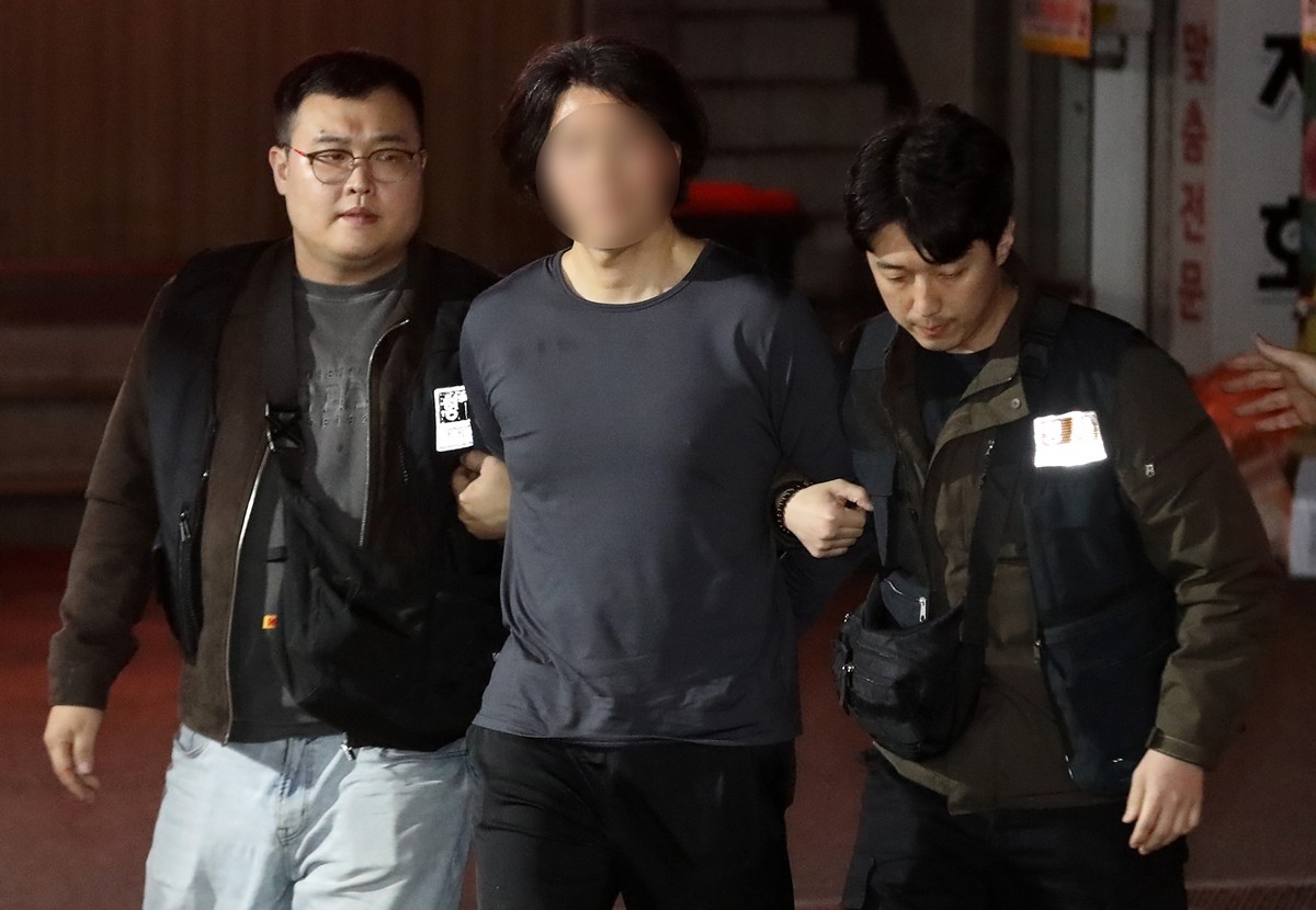 부산진경찰서로 압송되는 부산 항공사 기장 살해 피의자 / 뉴스1