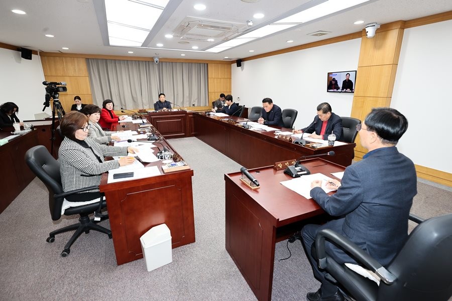 지난 17일  이재웅 구미도시공사 사장 후보자에 대한 인사청문회가 열리고 있다.  / 구미시의회 제공