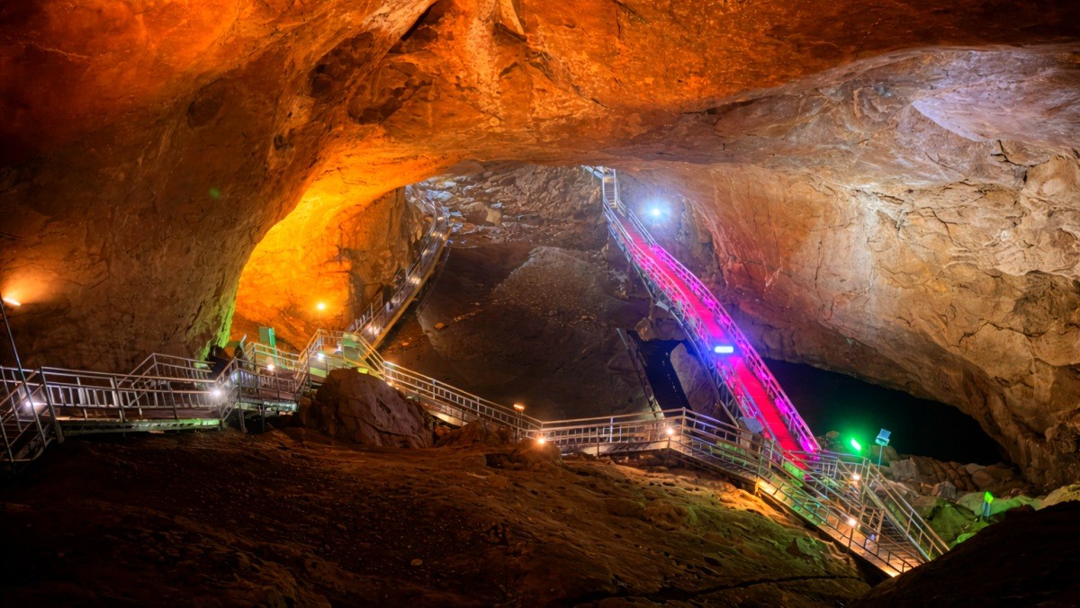 환선굴. 기사 내용 토대로 AI툴 활용해 제작한 자료사진.