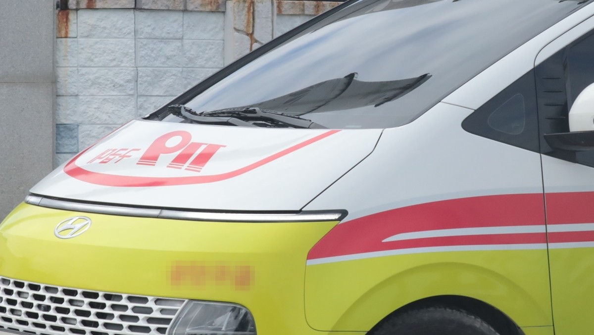 기사 이해를 돕기 위한 자료 사진. 해당 기사 내용과 무관한 자료 사진. 17일 오후 8시쯤 전북 군산시 경암동에 있는 한 아파트에서 70대 어머니 A 씨와 30대 아들 B 씨가 숨진 채 발견됐다. / 뉴스1