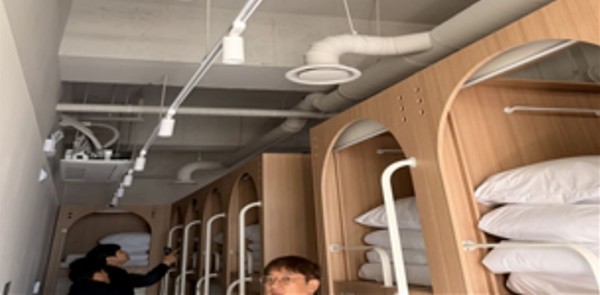 해운대소방서가 서울 소공동 캡슐호텔 화재를 계기로 관내 숙박시설에 대한 화재안전 점검에 나섰다. 그러나 24시간 운영되는 찜질방이 점검 대상에서 제외되면서, 실제 위험도를 반영하지 못한 ‘안전 사각지대’ 논란이 제기되고 있다. / 사진제공=부산소방재난본부