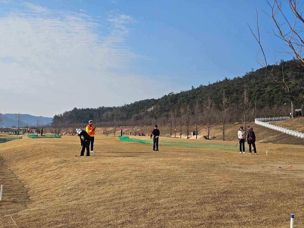 지난 14일 화순파크골프장에서 열리고 있는 '제2회 화순적벽배 파크골프대회' 2차 예선 모습. / 화순군 제공
