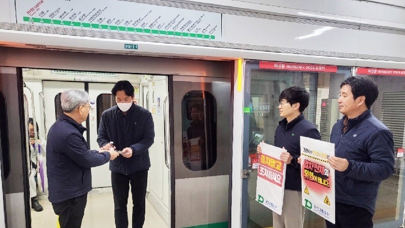 대전교통공사는 봄철 춘곤증에 대응하여 도시철도 기관사 졸음방지 독려행사를 실시하며 시민 안전수송을 위한 다짐을 했다./사진=대전교통공사