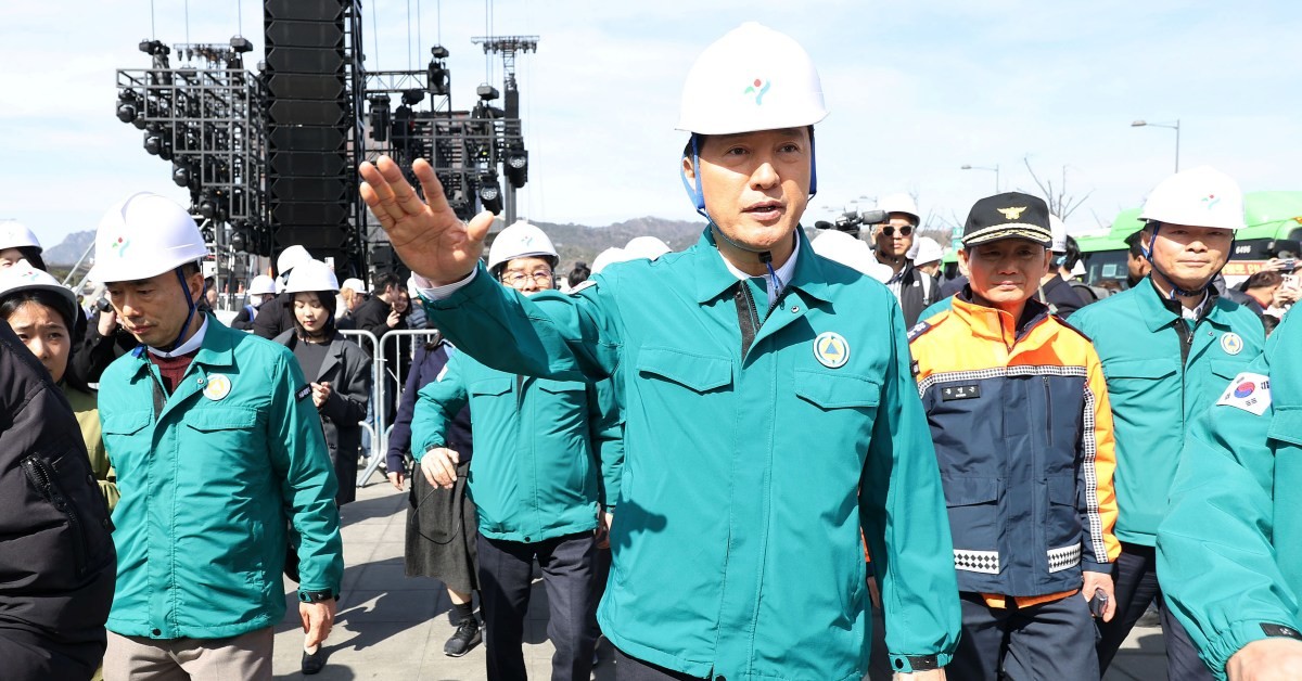 오세훈 서울시장이 19일 방탄소년단(BTS) 컴백 공연을 이틀 앞두고 광화문 일대를 직접 찾아 막바지 준비 상황을 점검했다.  / 연합뉴스