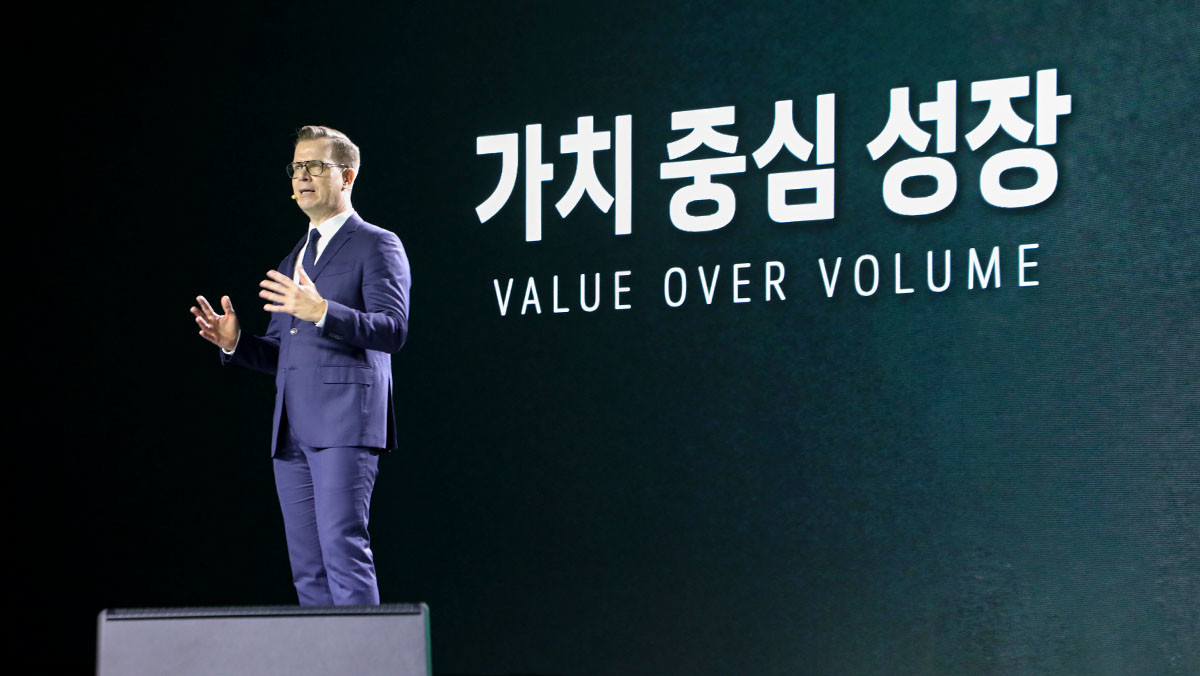 회사의 방향성에 대해 설명하고 있는 마티아스 부세 포르쉐코리아 대표. / 권혁재 PD