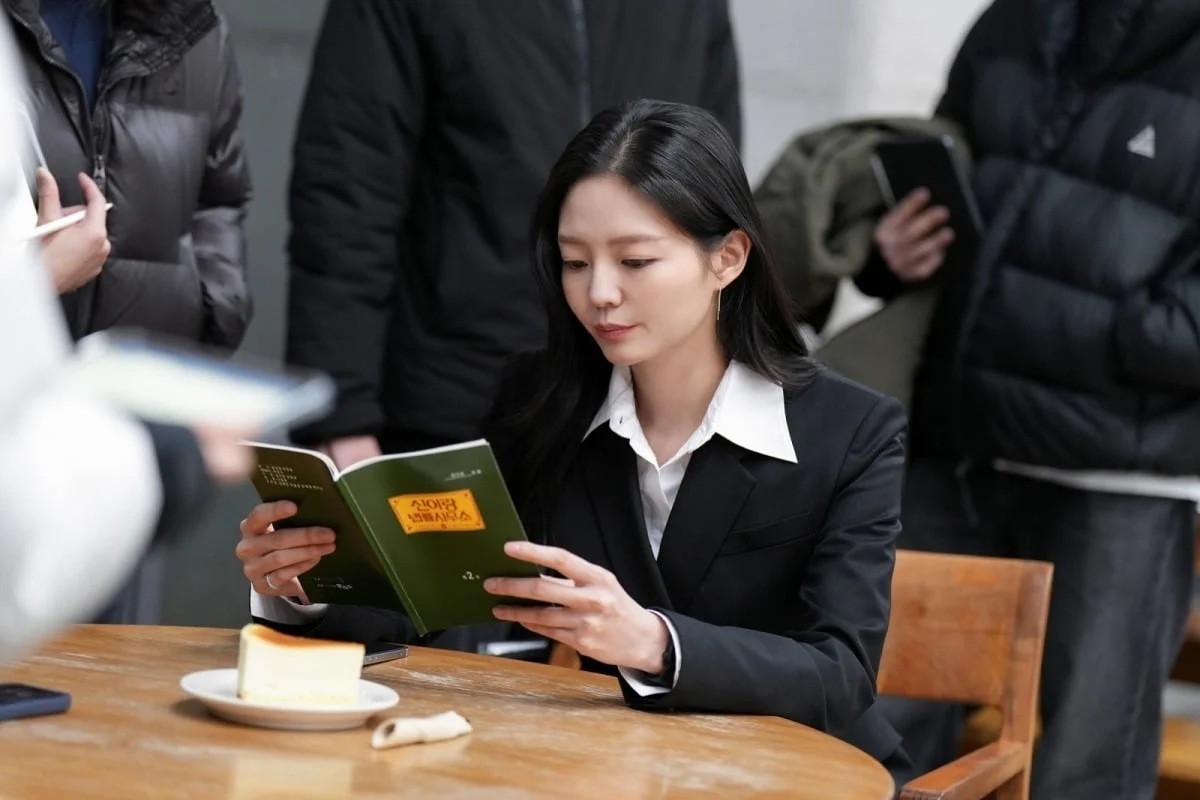 촬영 현장에 있는 이솜 / 매니지먼트mmm