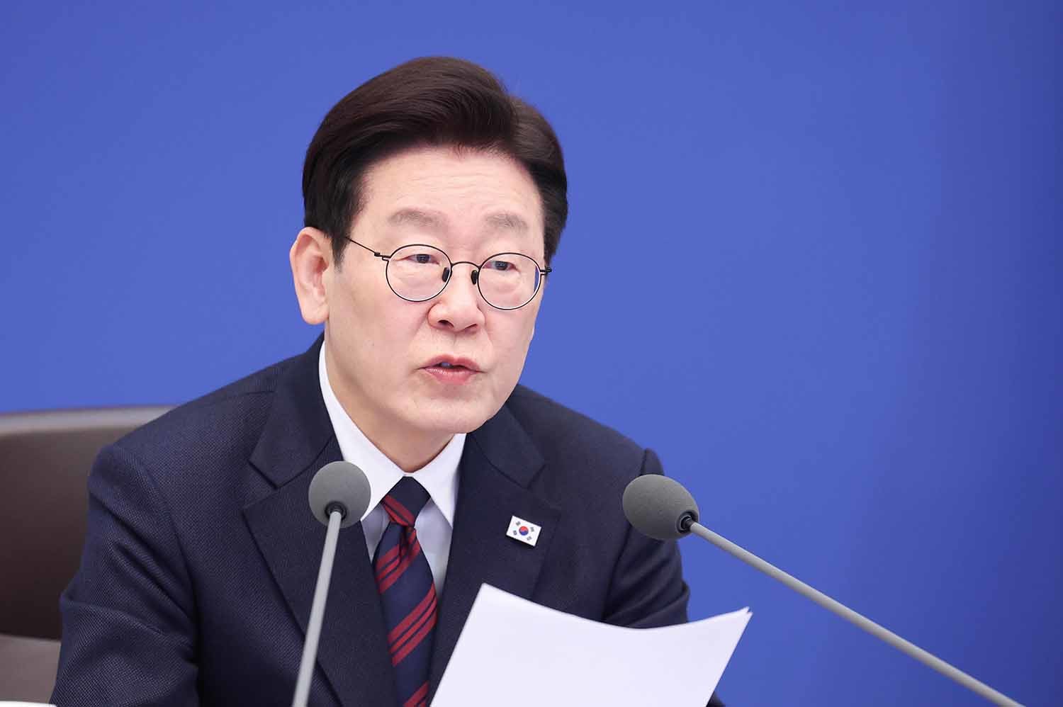 이재명 대통령이 19일 청와대에서 열린 수석보좌관회의에서 발언을 하고 있다. / 뉴스1