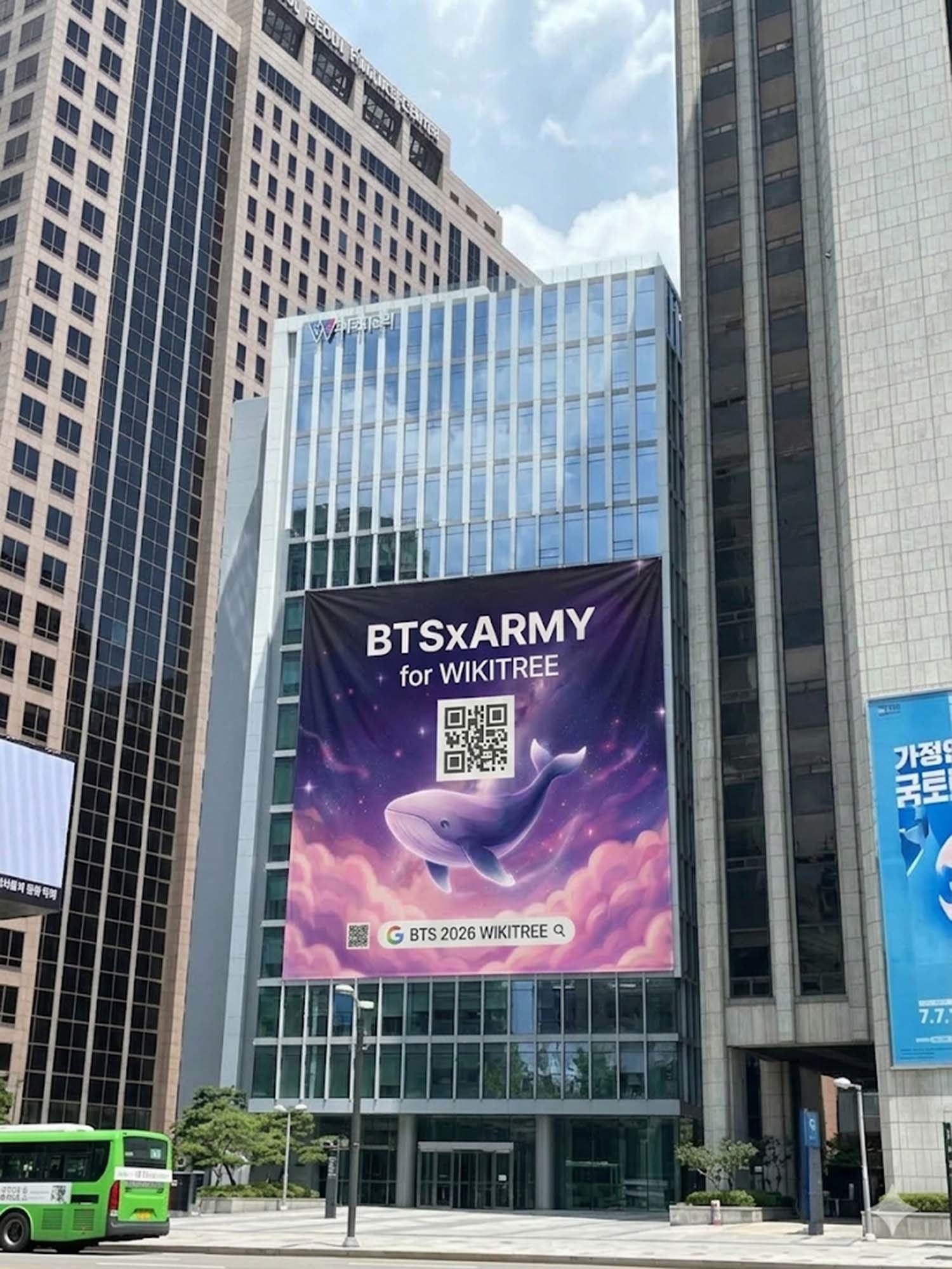 위키트리가     방탄소년단(BTS) 광화문 공연을 맞아 광화문G스퀘어에 내거는 대형 현수막. / 위키트리