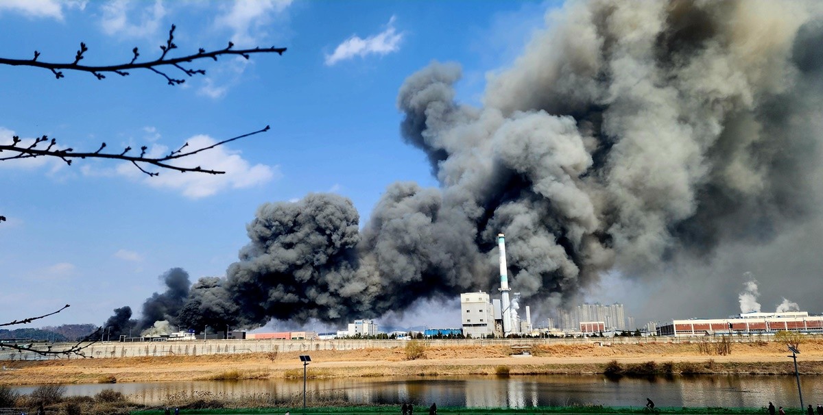 대전 대덕구 자동차 부품공장서 화재···소방 ‘대응 2단계’ 발령 / 뉴스1