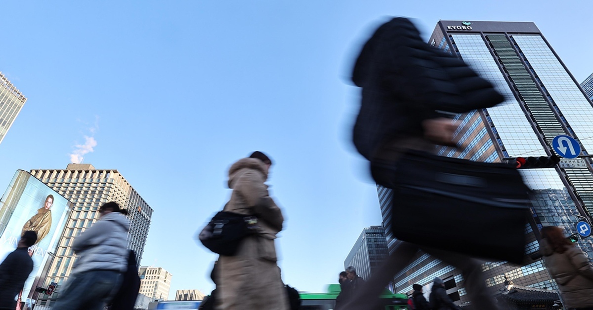 상용근로자 작년 평균 연봉이 사상 처음으로 '이 금액'을 돌파했다