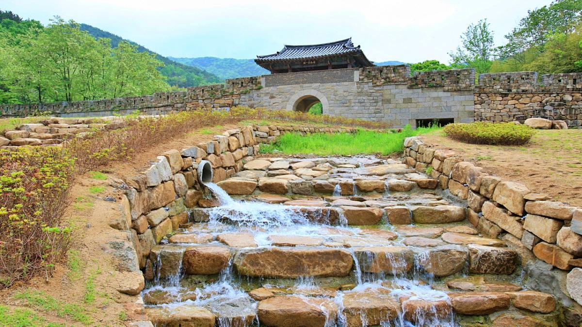 가산산성 진남문 / 한국관광공사 (촬영 : 박성근)