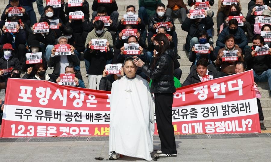 김 예비후보는 23일 오전 국회의사당 앞에서 삭발식을 거행하고 단식 농성에 들어갔다./김병욱 제공