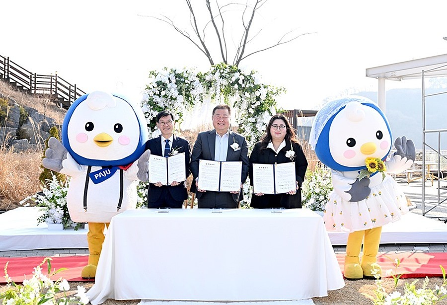 김경일 파주시장(가운데)