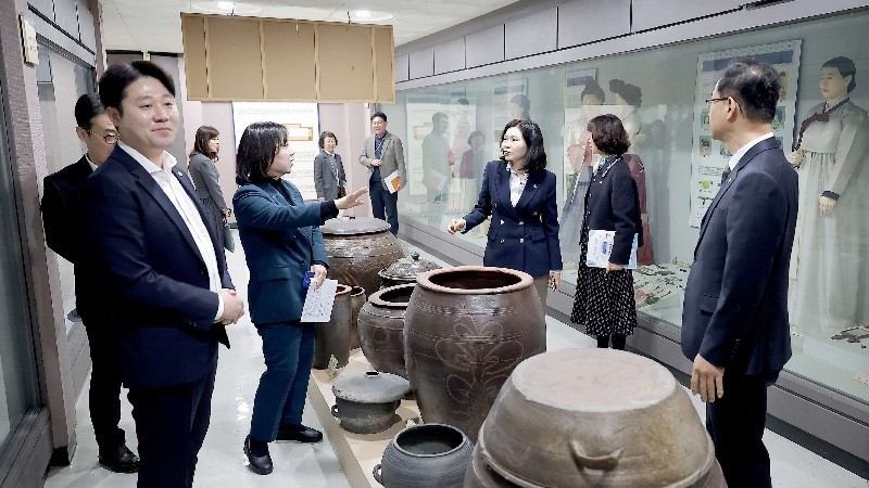 23일 대전 여성가족원을 방문한 대전시의회 교육위원회 위원들/사진=대전시의회