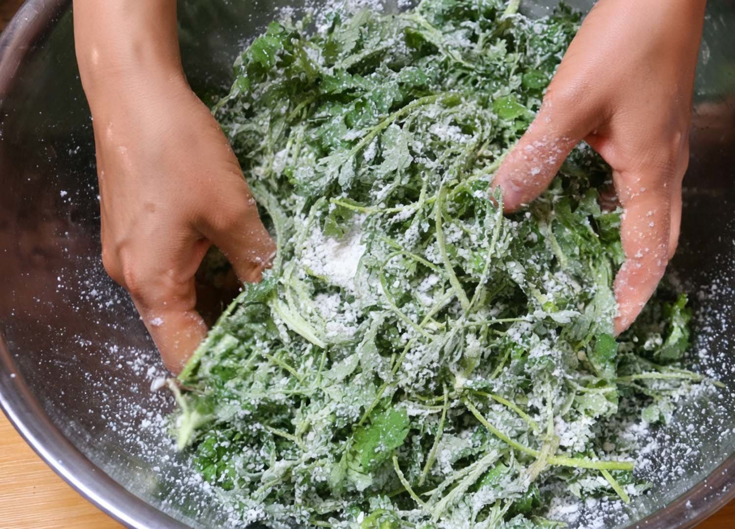 쑥버무리 만드는 모습. / '가루씨의 집밥' 유튜브