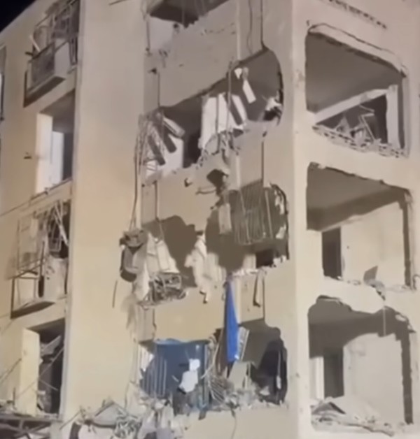 21일(현지 시각) 이스라엘 디모나 시내가 이란 미사일 공격을 받은 모습 / 유튜브 'KBS 뉴스'