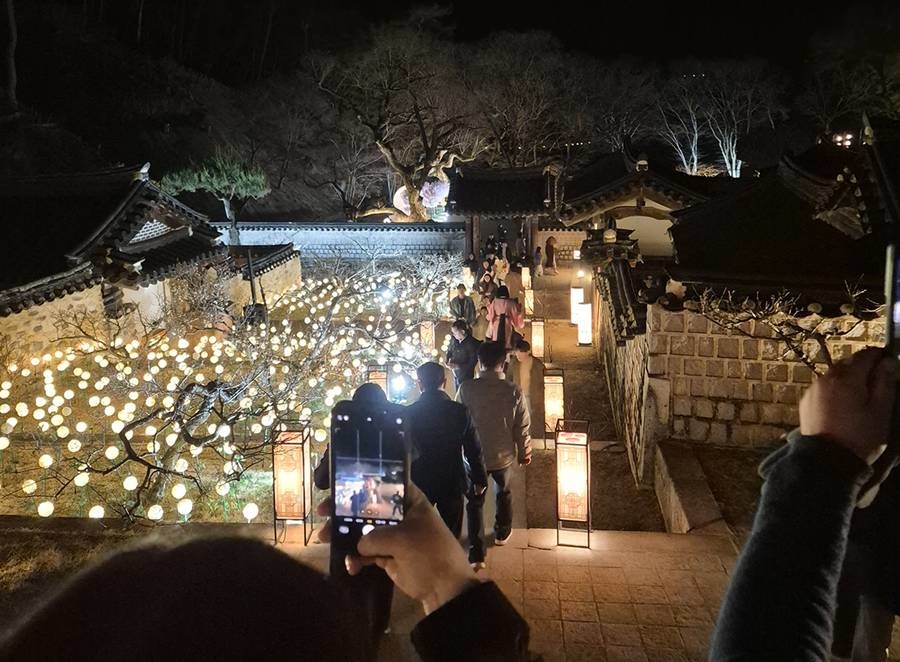 '도산서원 야간개장' 관광객 모습/안동시
