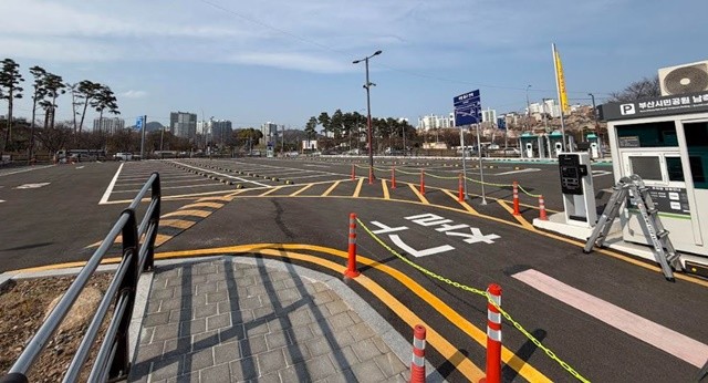 부산시설공단이 봄철 부산시민공원 이용객 증가에 맞춰 공원 남측에 임시주차장을 새로 운영한다. / 사진제공=부산시설공단