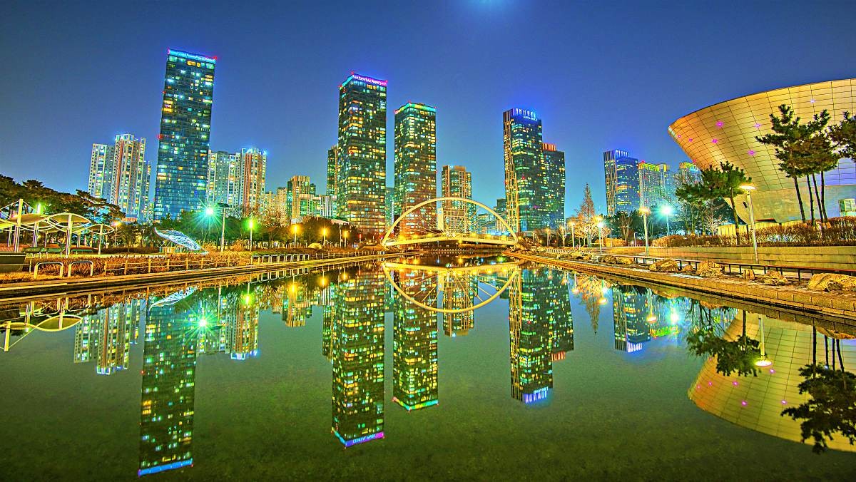 송도 센트럴파크 야경 / Mr_Friendship2022-Shutterstock.com