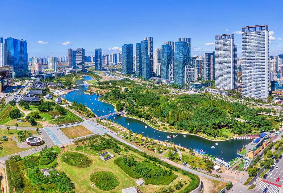 송도 국제도시와 센트럴파크 / cstrike-Shutterstock.com