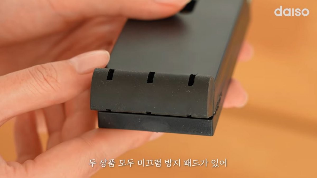 미끄럼 방지 패드. / 유튜브 '다이소'