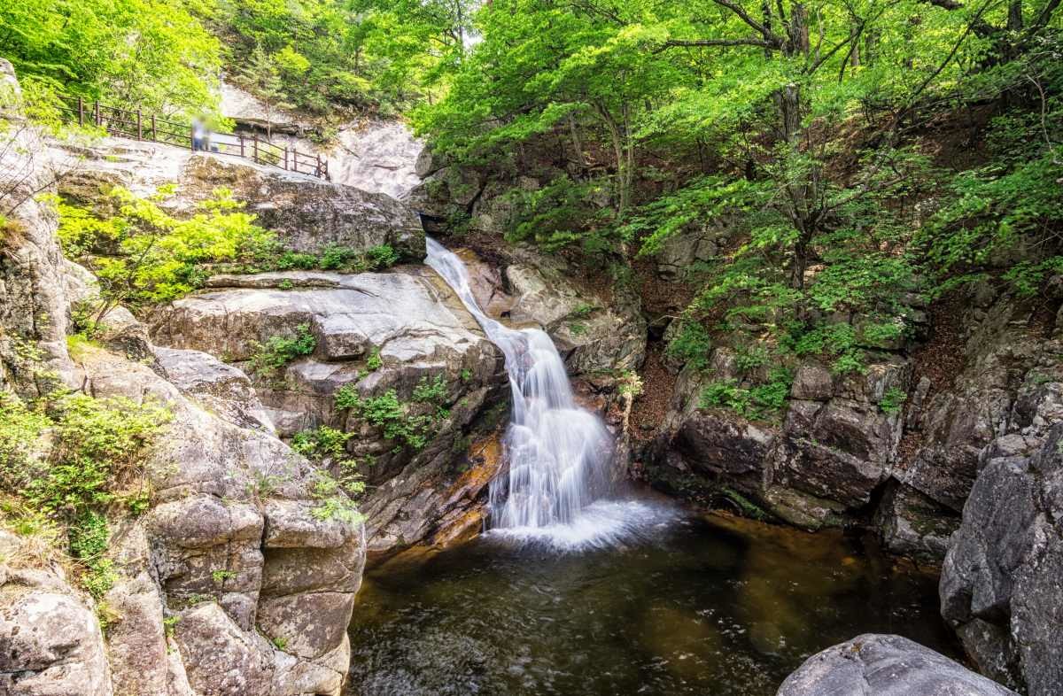 소금강 계곡 / aaron choi-Shutterstock.com