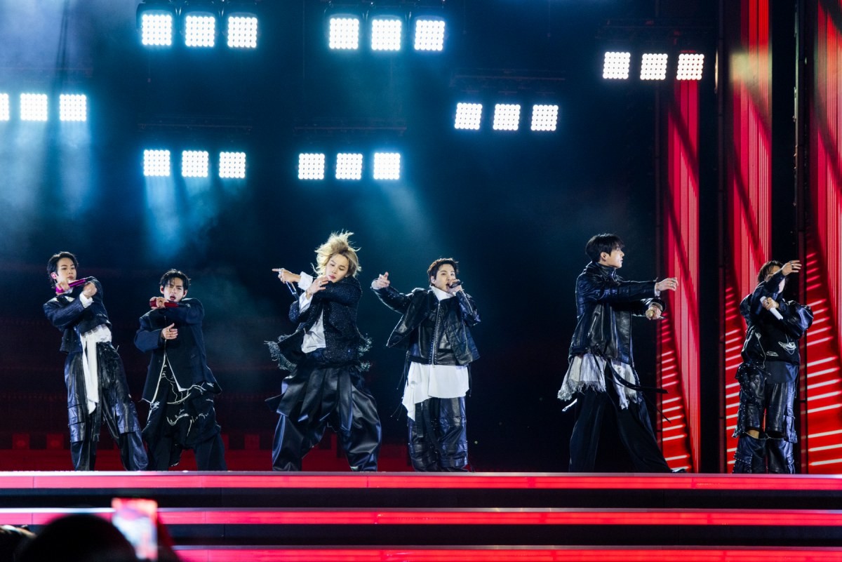 지난 21일 방탄소년단(BTS)이 서울 광화문광장에서 'BTS 컴백 라이브: 아리랑' 발매 기념 컴백 공연을 하고 있는 모습. / 빅히트뮤직·넷플릭스 제공-뉴스1