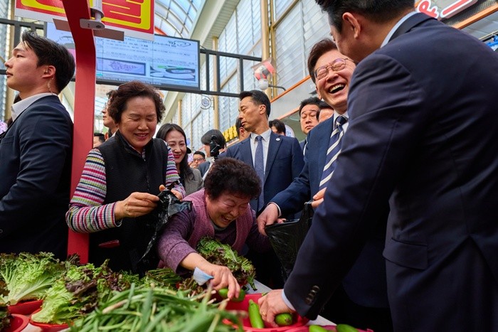 진주를 방문한 이재명 대통령 / 뉴스1