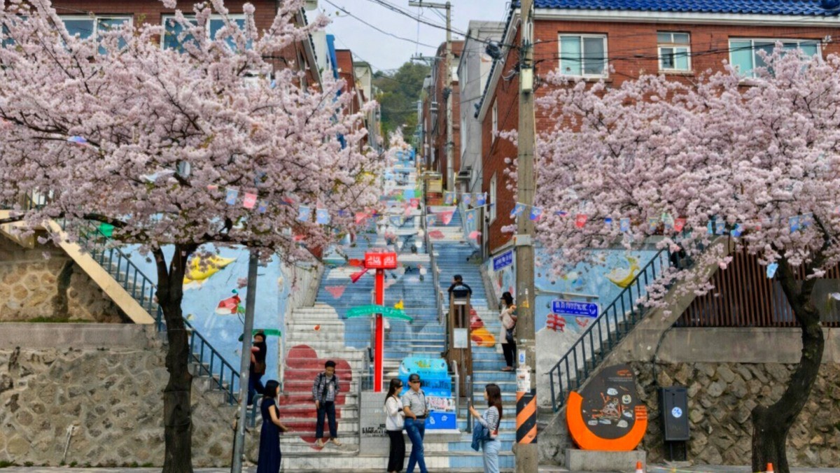 망양로 소망계단. / 부산시 공식 블로그, AI