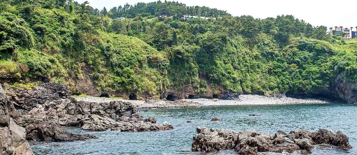 황우지해안 열두 굴 / VISIT JEJU-제주관광공사 제공