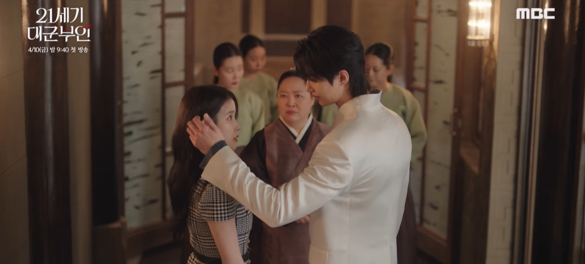 '21세기 대군부인'에서 대군부부로 호흡을 맞추는 아이유와 변우석 / MBC