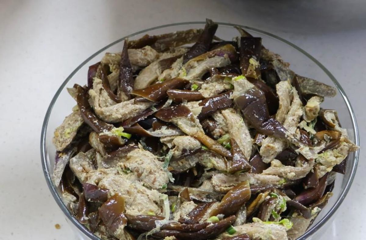 맛있게 완성된 가지 반찬. / 유튜브 '가루씨의 집밥Garussi home cooking'