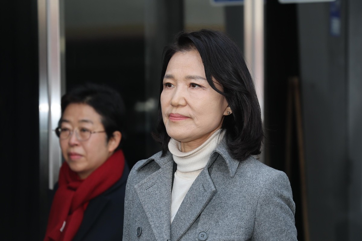 국민의힘 대구시장 경선에서 컷오프된 이진숙 전 방송통신위원장이 24일 서울 여의도 중앙당사에서 입장을 밝힌 뒤 발걸음을 옮기고 있다. / 뉴스1
