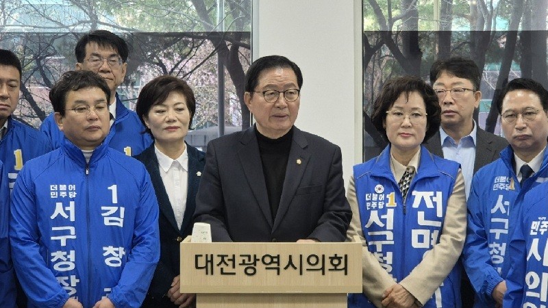 26일 대전시의회에서 기자회견 중인 장종태 예비후보가 ‘대전 30분 생활권’ 교통혁신 공약을 발표하고 있다./사진=김지연 기자