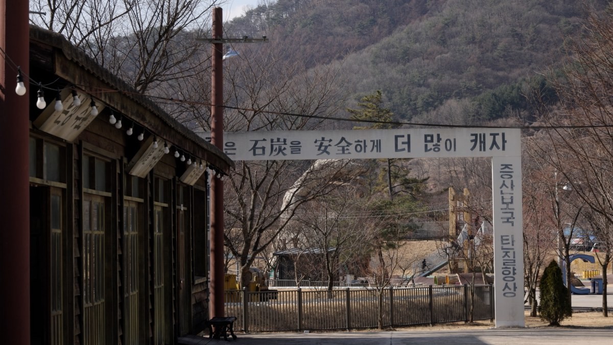 EBS1 '한국기행' 미리보기 페이지에서 제공하는 '검은 막장의 위로, 광부 밥상' 편 자료 사진. / EBS1 제공