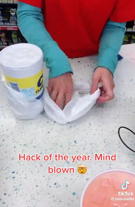 1300만 뷰 이상을 기록한 비닐봉지 캐리어 꿀팁 / @joshuaellle 틱톡