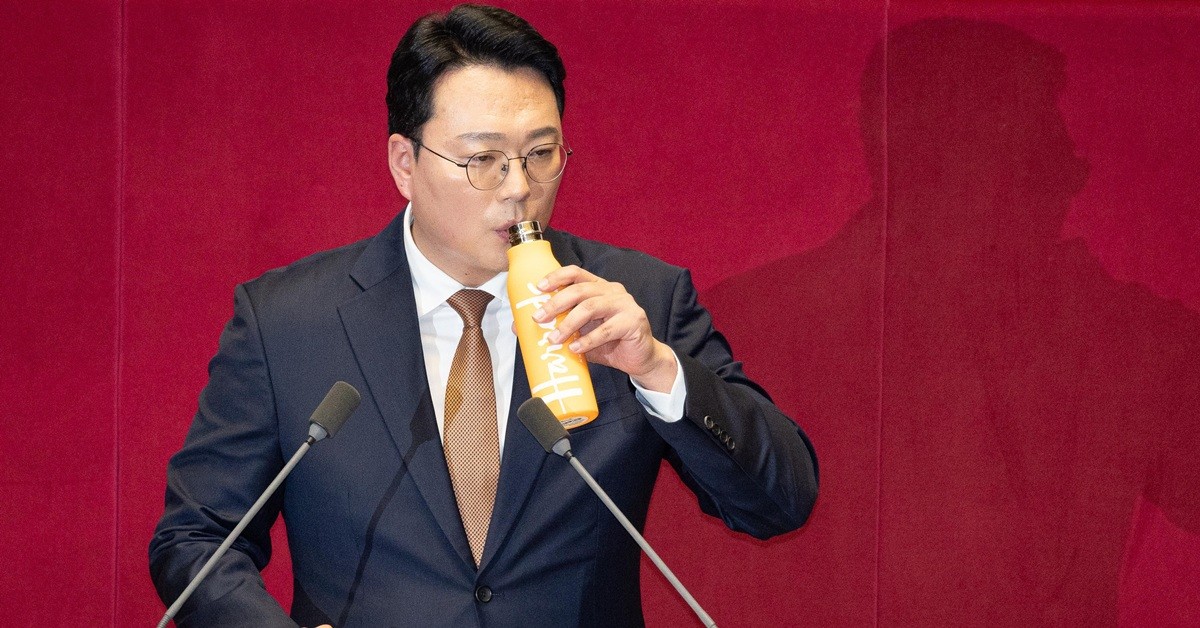 물 마시는 천하람 개혁신당 의원. / 뉴스1