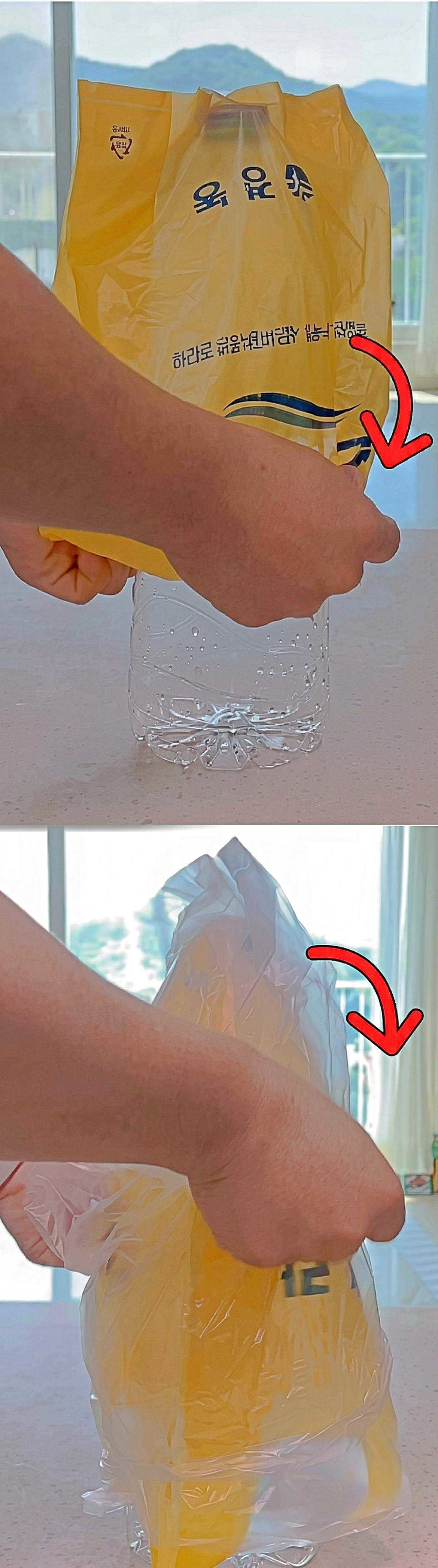 집에 굴러다니는 비닐봉지를 페트병에 일단 그냥 씌워보자. 유튜브 채널 '살림로그_살림을 기록하다.' 자료 토대로 제작한 이미지.
