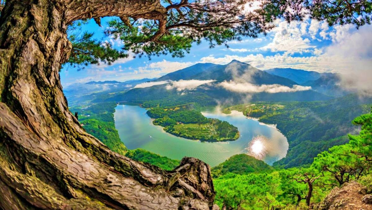 산막이옛길에서 내려다본 괴산호 전경 / 한국관광공사(촬영 : 김훈회)