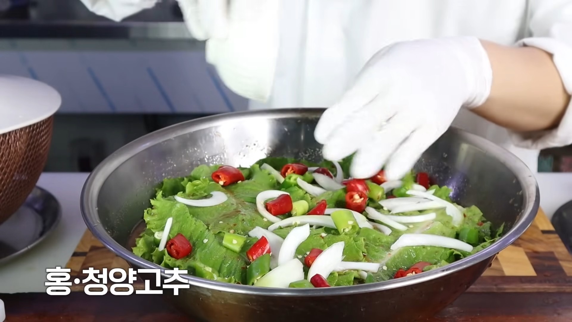 상추 물김치 조리 과정 자료사진. / 유튜브 '요리왕비룡 Korean Food Cooking'