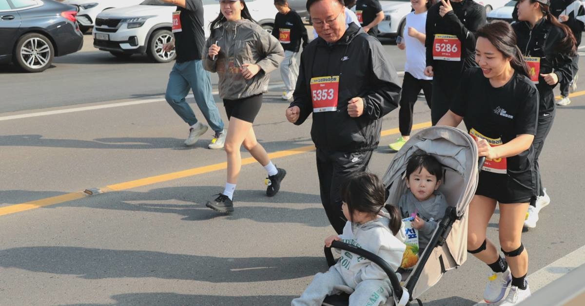 28일 의성군에서 열린 ‘제2회 의성마늘마라톤대회’에 참여한 김재원 예비후보/김재원 제공