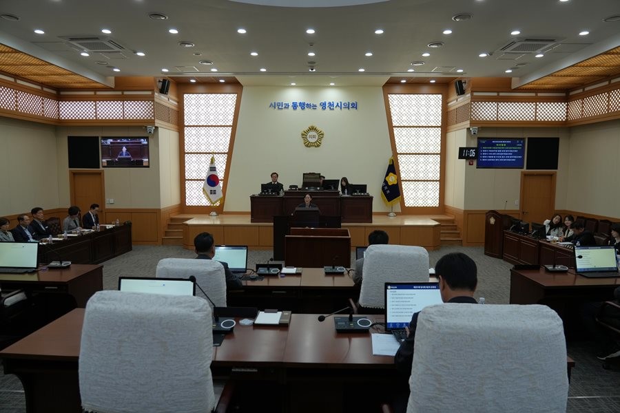 영천시의회는 지난 27일 제2차 본회의를 끝으로 8일간 이어진 제251회 임시회 의사일정을 마쳤다. 사진은 영천시의회 본회의장 전경 / 영천시의회 제공