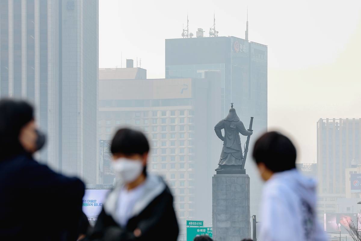 미세먼지에 잠긴 서울 / 뉴스1