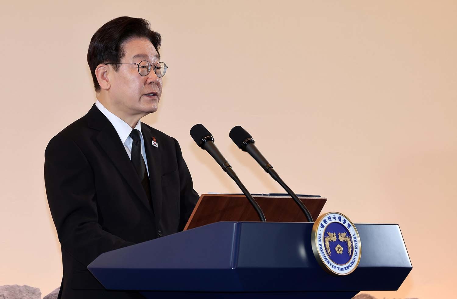 이재명 대통령이 29일 제주시의 한 호텔에서 열린 제주 4.3 희생자 유족과의 오찬에서 인사말을 하고 있다. / 뉴스1