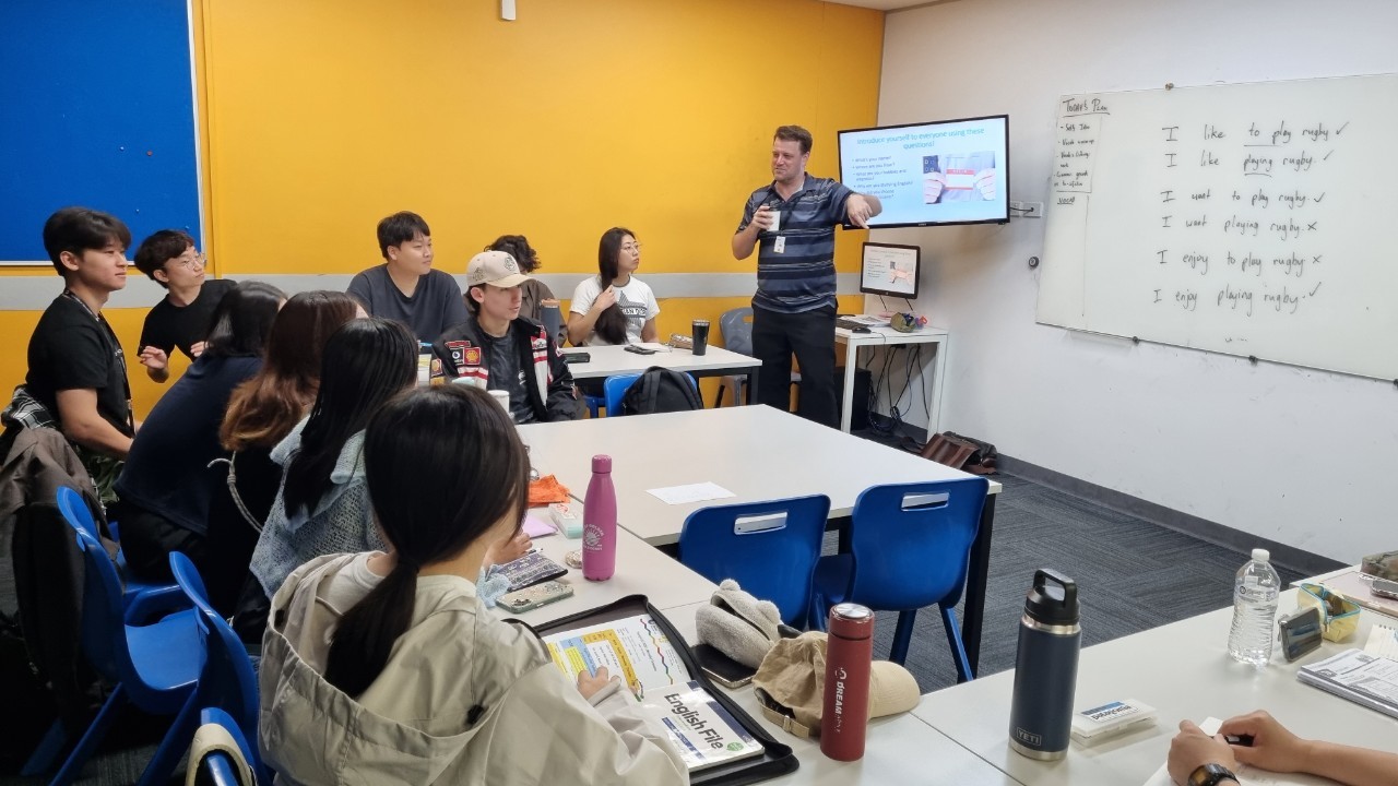 2025년 글로벌 현장학습 호주 인턴십에서 참여 학생들이 어학교육을 받는 모습 / 사진=대전시교육청